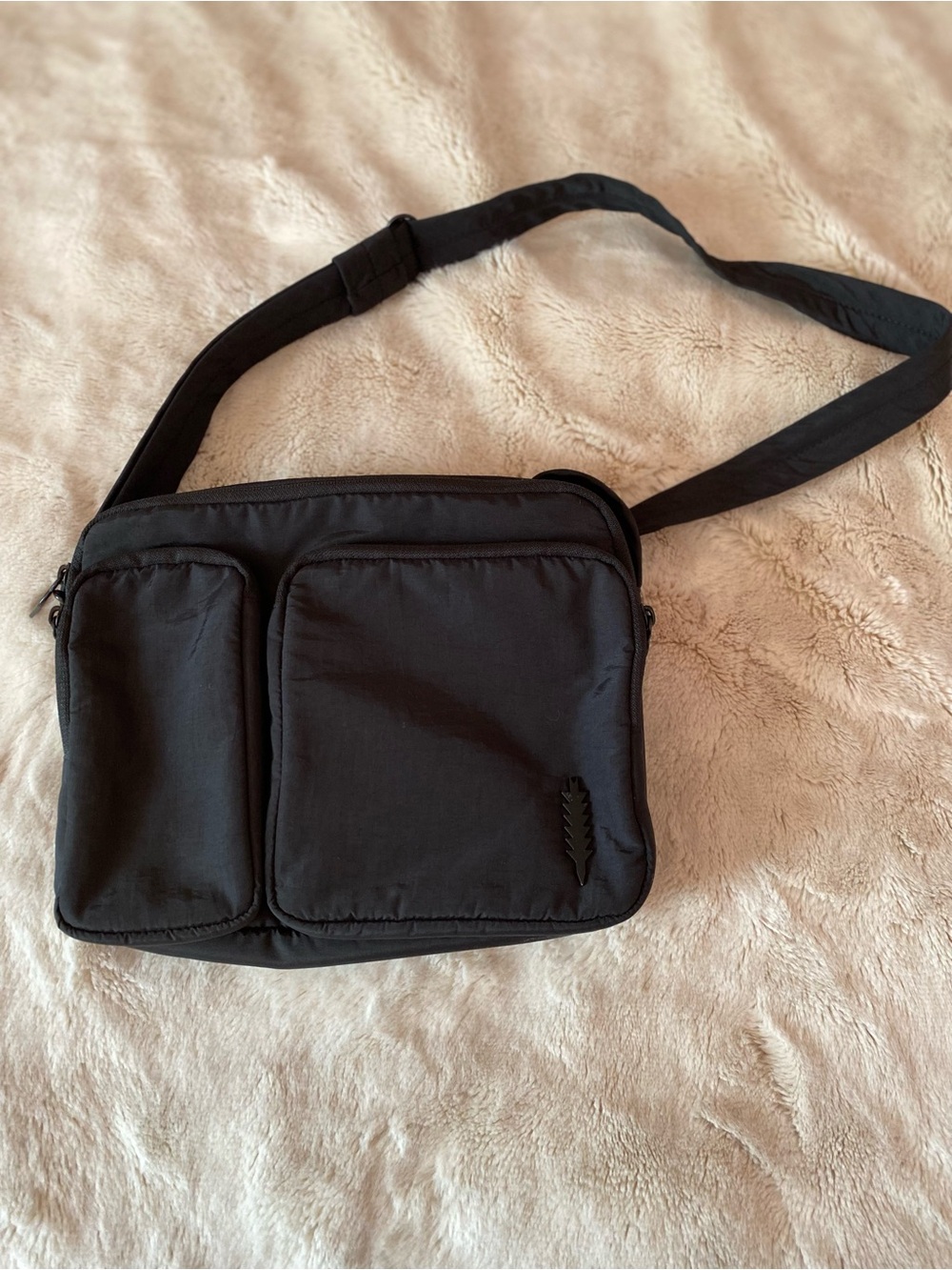 Thacker Cloud organizer/crossbody nylon black bag